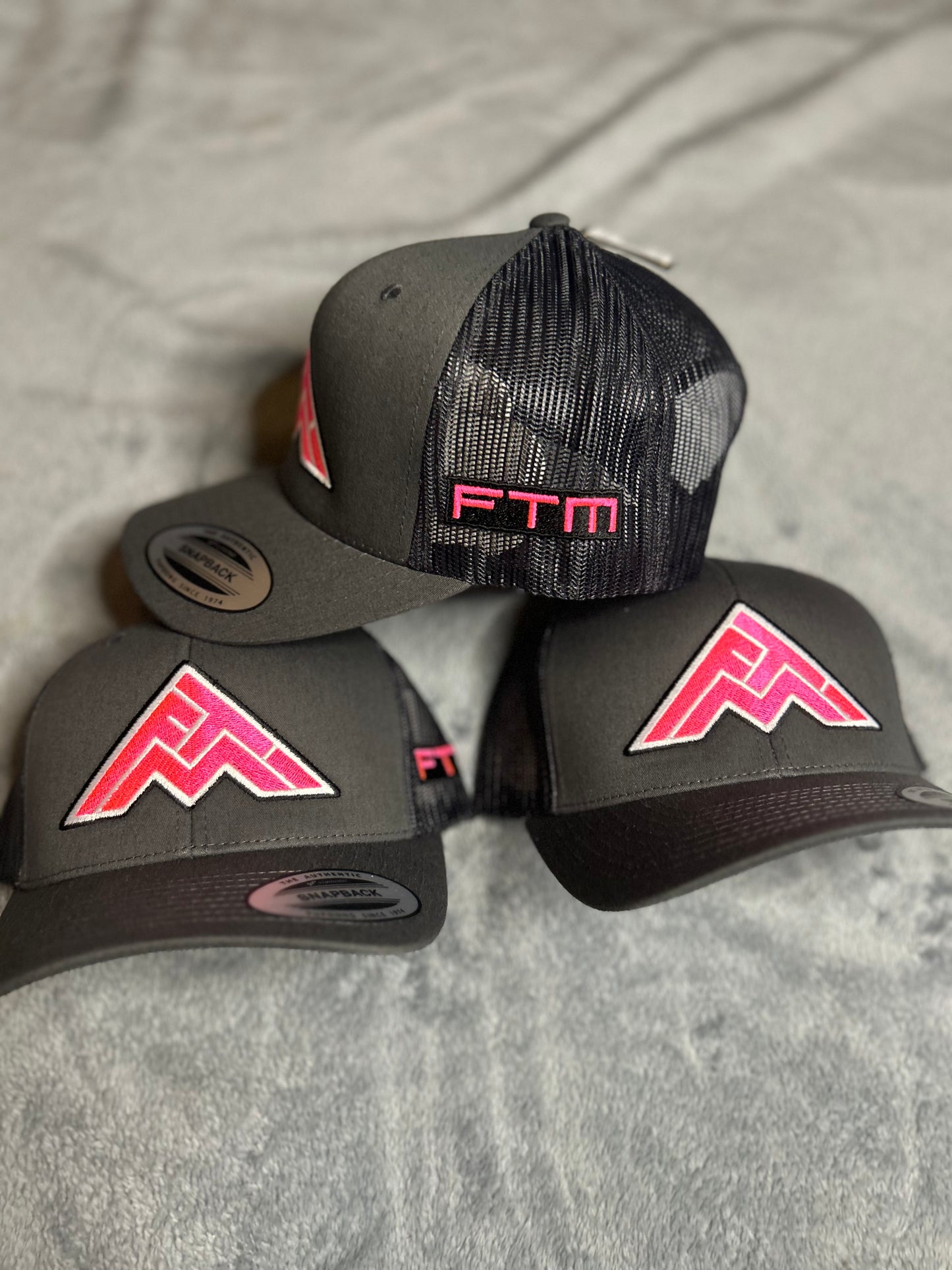 Triple Neon - GREY/PINK